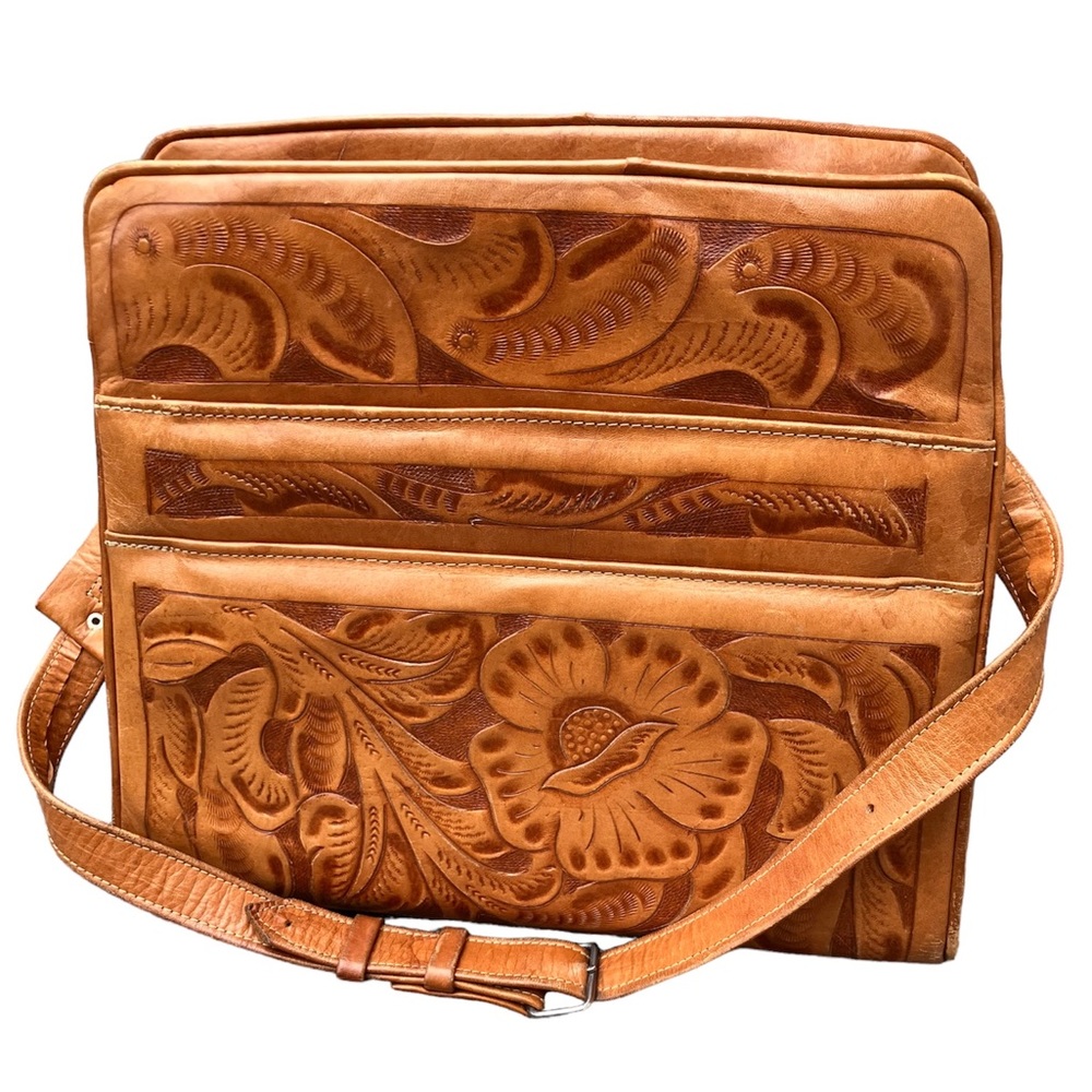 1970s vintage hand tooled leather purse by Avelar with rose motif